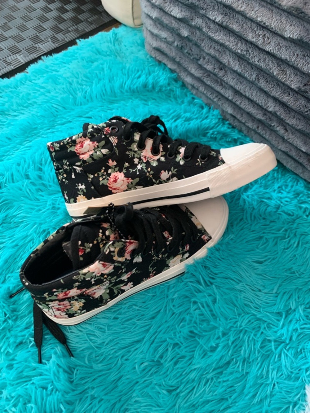 High top flower converse style shoes ❤️